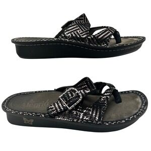 Alegria Thong Sandals Women 8.5/9 Size EU 39 Black Silver Metallic Buckle Slide